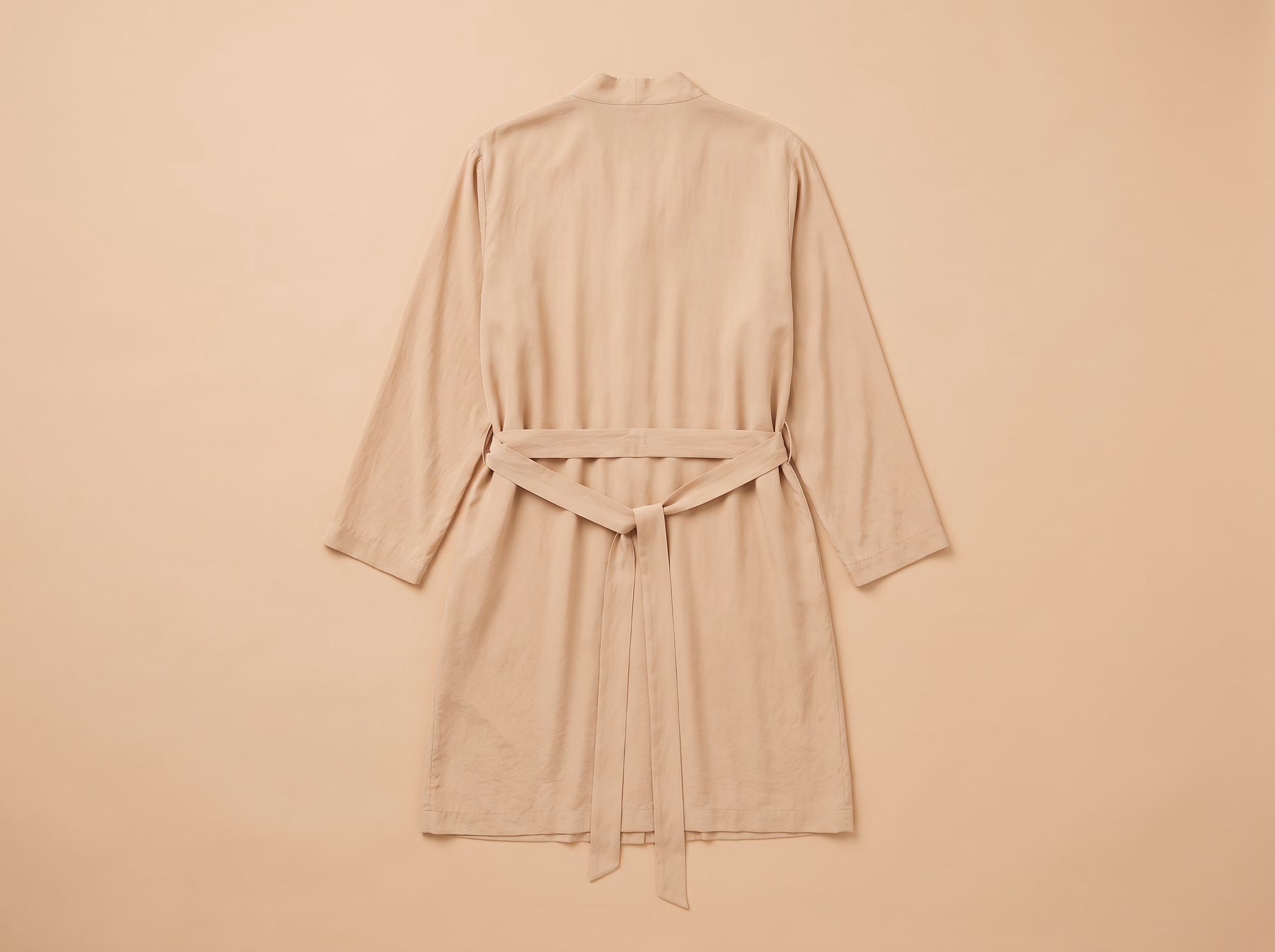 The Oudaya robe in Amande, from the back.
